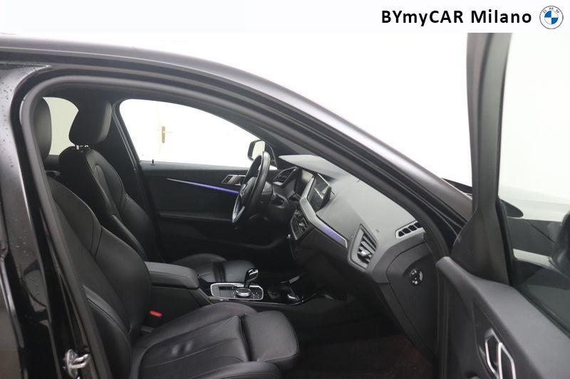 BMW Serie 1 120i Business Advantage auto https://cdn.bymycar.eu/it-bo/assets/images/vehicles/vo/6182/BMW-SERIE-1-F40-jpg-8.jpg