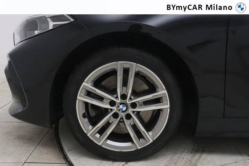 BMW Serie 1 120i Business Advantage auto https://cdn.bymycar.eu/it-bo/assets/images/vehicles/vo/6182/BMW-SERIE-1-F40-jpg-9.jpg