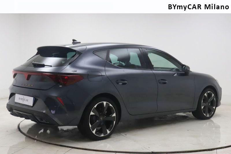 Cupra Leon Leon 1.5 hybrid 150cv dsg https://cdn.bymycar.eu/it-bo/assets/images/vehicles/vo/6184/CUPRA-LEON-2024-jpg-7.jpg