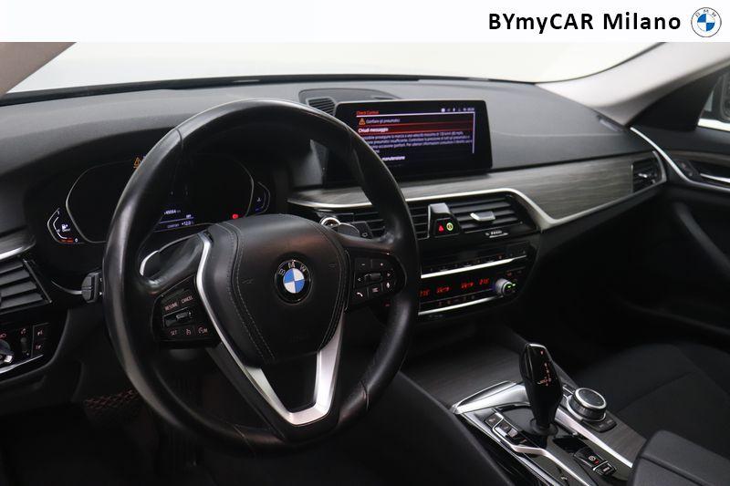 BMW Serie 5 540d Touring mhev 48V xdrive Business auto https://cdn.bymycar.eu/it-bo/assets/images/vehicles/vo/6193/BMW-SERIE-5-G31-2020-TOURING-LCI-jpg-10.jpg