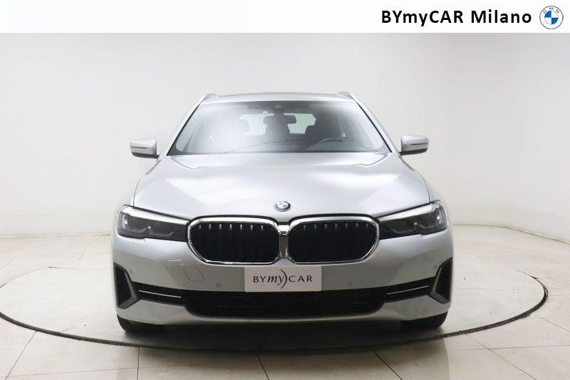 BMW Serie 5 540d Touring mhev 48V xdrive Business auto https://cdn.bymycar.eu/it-bo/assets/images/vehicles/vo/6193/BMW-SERIE-5-G31-2020-TOURING-LCI-jpg-4.jpg