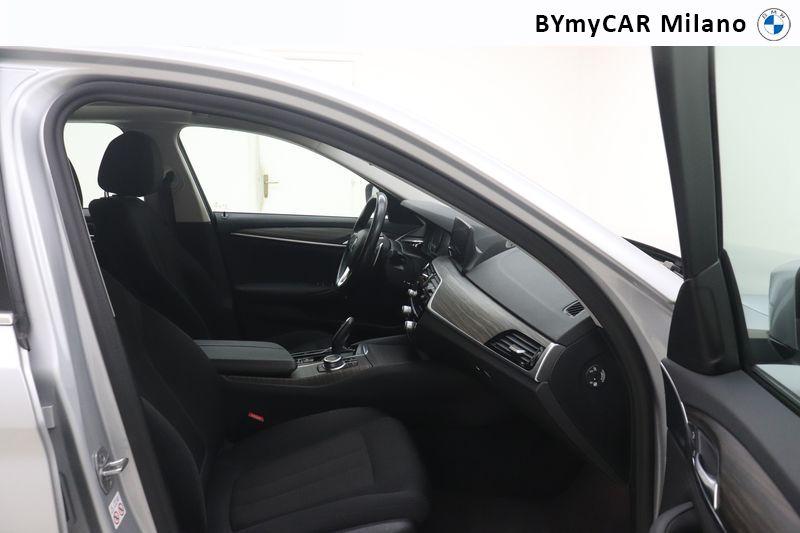 BMW Serie 5 540d Touring mhev 48V xdrive Business auto https://cdn.bymycar.eu/it-bo/assets/images/vehicles/vo/6193/BMW-SERIE-5-G31-2020-TOURING-LCI-jpg-8.jpg