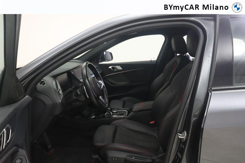 BMW Serie 1 128ti auto https://cdn.bymycar.eu/it-bo/assets/images/vehicles/vo/6210/BMW-SERIE-1-F40-jpg-11.jpg