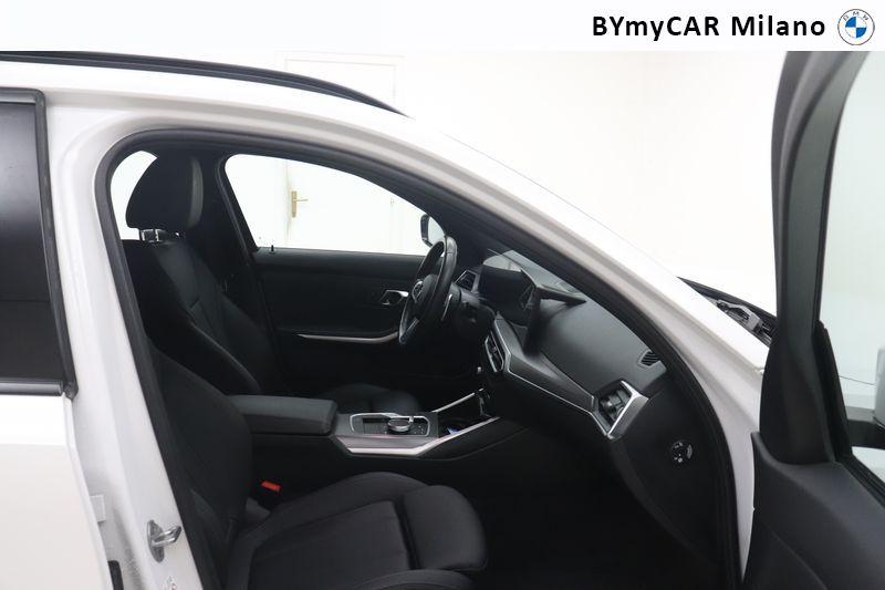 BMW Serie 3 318d Touring mhev 48V MSport auto https://cdn.bymycar.eu/it-bo/assets/images/vehicles/vo/6243/BMW-SERIE-3-G21-2022-TOURING-jpg-8.jpg