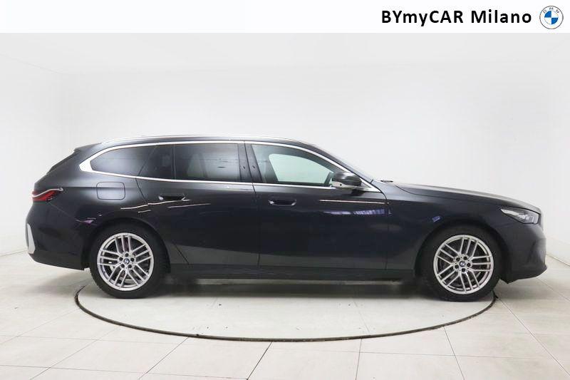 BMW Serie 5 540d Touring 48V xdrive MSport auto https://cdn.bymycar.eu/it-bo/assets/images/vehicles/vo/6250/BMW-SERIE-5-G61-2024-TOURING-jpg-6.jpg
