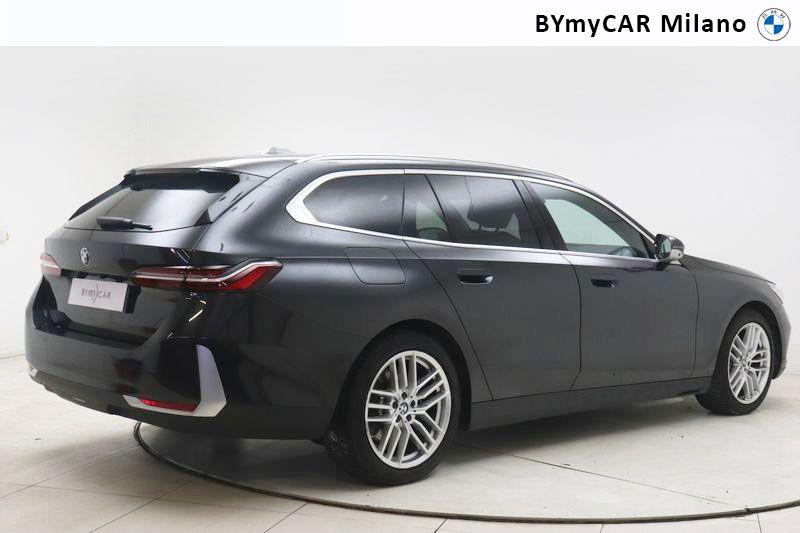 BMW Serie 5 540d Touring 48V xdrive MSport auto https://cdn.bymycar.eu/it-bo/assets/images/vehicles/vo/6250/BMW-SERIE-5-G61-2024-TOURING-jpg-7.jpg