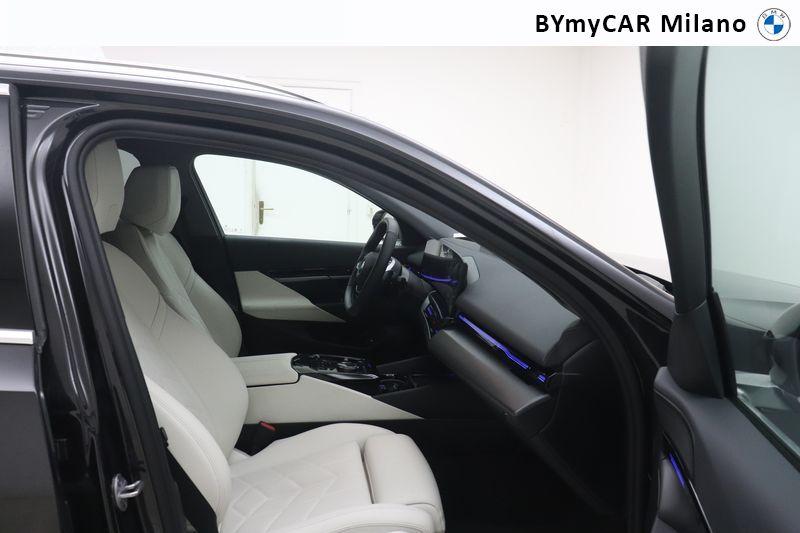 BMW Serie 5 540d Touring 48V xdrive MSport auto https://cdn.bymycar.eu/it-bo/assets/images/vehicles/vo/6250/BMW-SERIE-5-G61-2024-TOURING-jpg-8.jpg