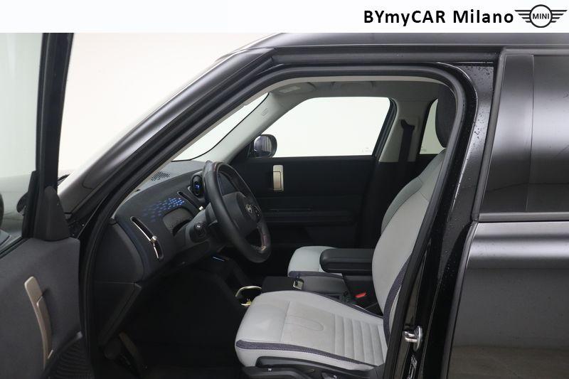 Mini Countryman Mini Countryman 2.0 48V D Classic auto https://cdn.bymycar.eu/it-bo/assets/images/vehicles/vo/6281/MINI-MINI-COUNTRYMAN-U25-jpg-9.jpg