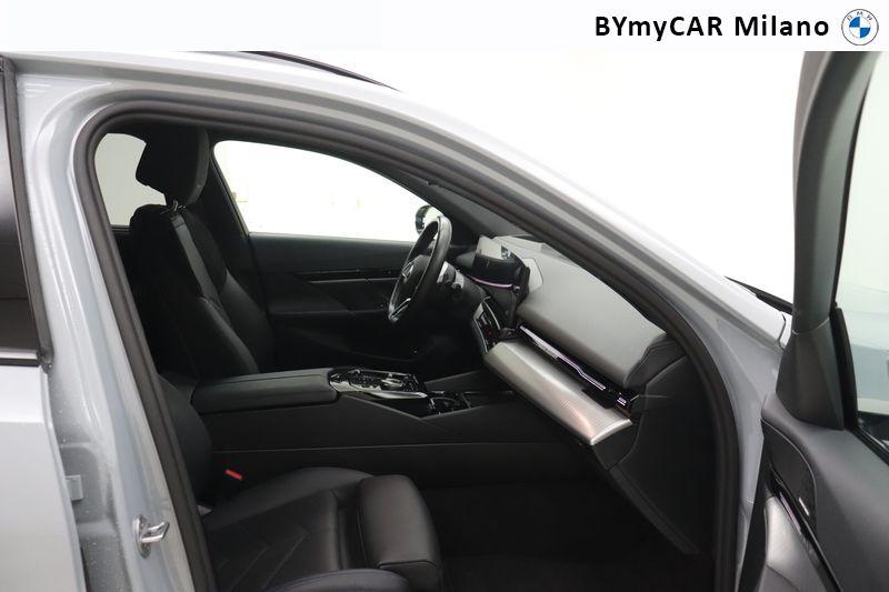 BMW Serie 5 520d Touring 48V xdrive MSport auto https://cdn.bymycar.eu/it-bo/assets/images/vehicles/vo/6286/BMW-SERIE-5-G61-2024-TOURING-jpg-8.jpg